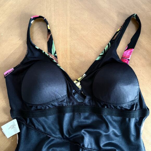 Vintage Miraclesuit Black Hawaiian Floral One Piece Swimsuit Size 18 Hibiscus - Picture 7 of 8